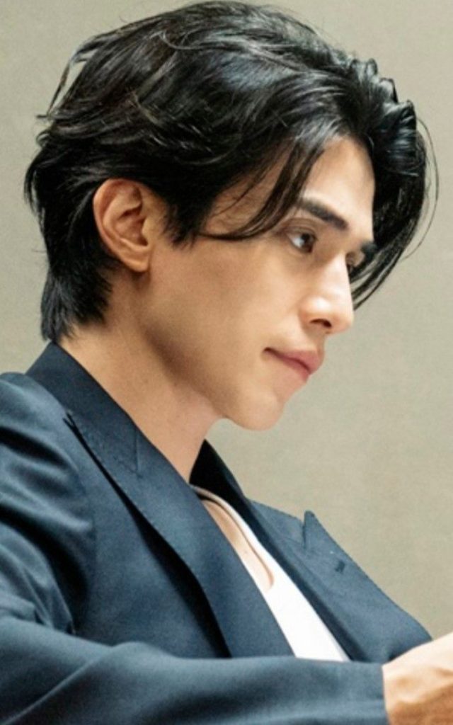 Top 10 Asian Hairstyles for Men: Modern Trends and Classic Looks 11