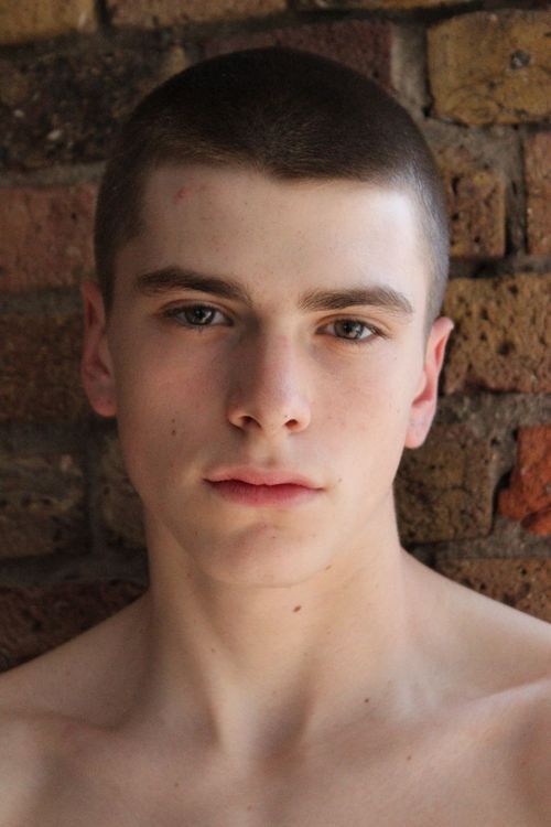 35 Bold Buzz Cut Styles for Men: Stand Out with Confidence! 27