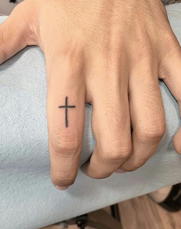 20 Best Finger Tattoos for Men with Meaning in 2024 3