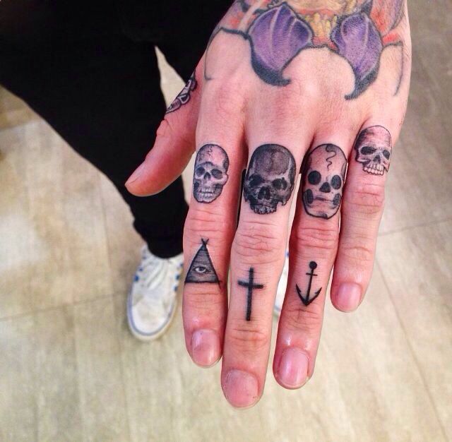 20 Best Finger Tattoos for Men with Meaning in 2024 12