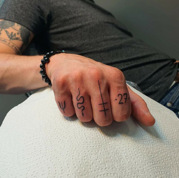 20 Best Finger Tattoos for Men with Meaning in 2024 15