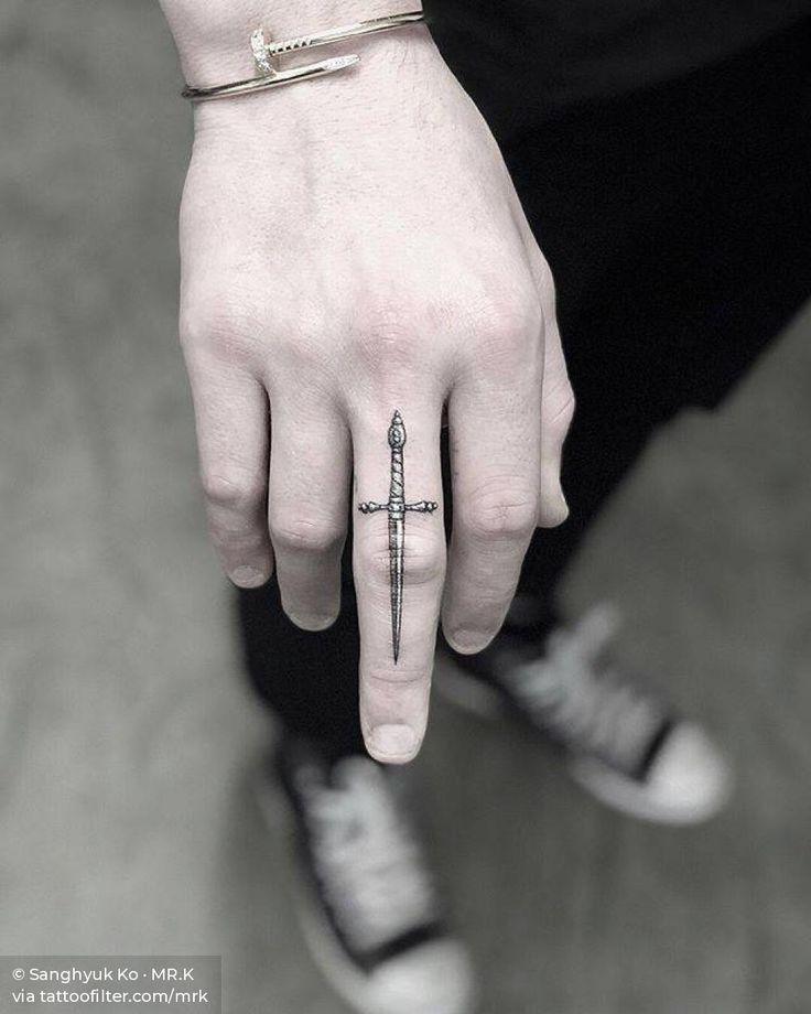 20 Best Finger Tattoos for Men with Meaning in 2024 17