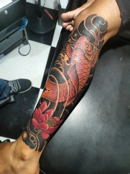 Top 17 Trendy Leg Tattoos for Men in 2024 5